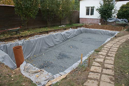 Начало постройки бассейна - обустройство котлована